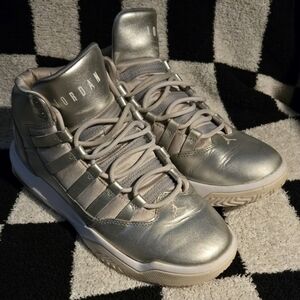 Jordan Max Aura silver shoes child size 5
